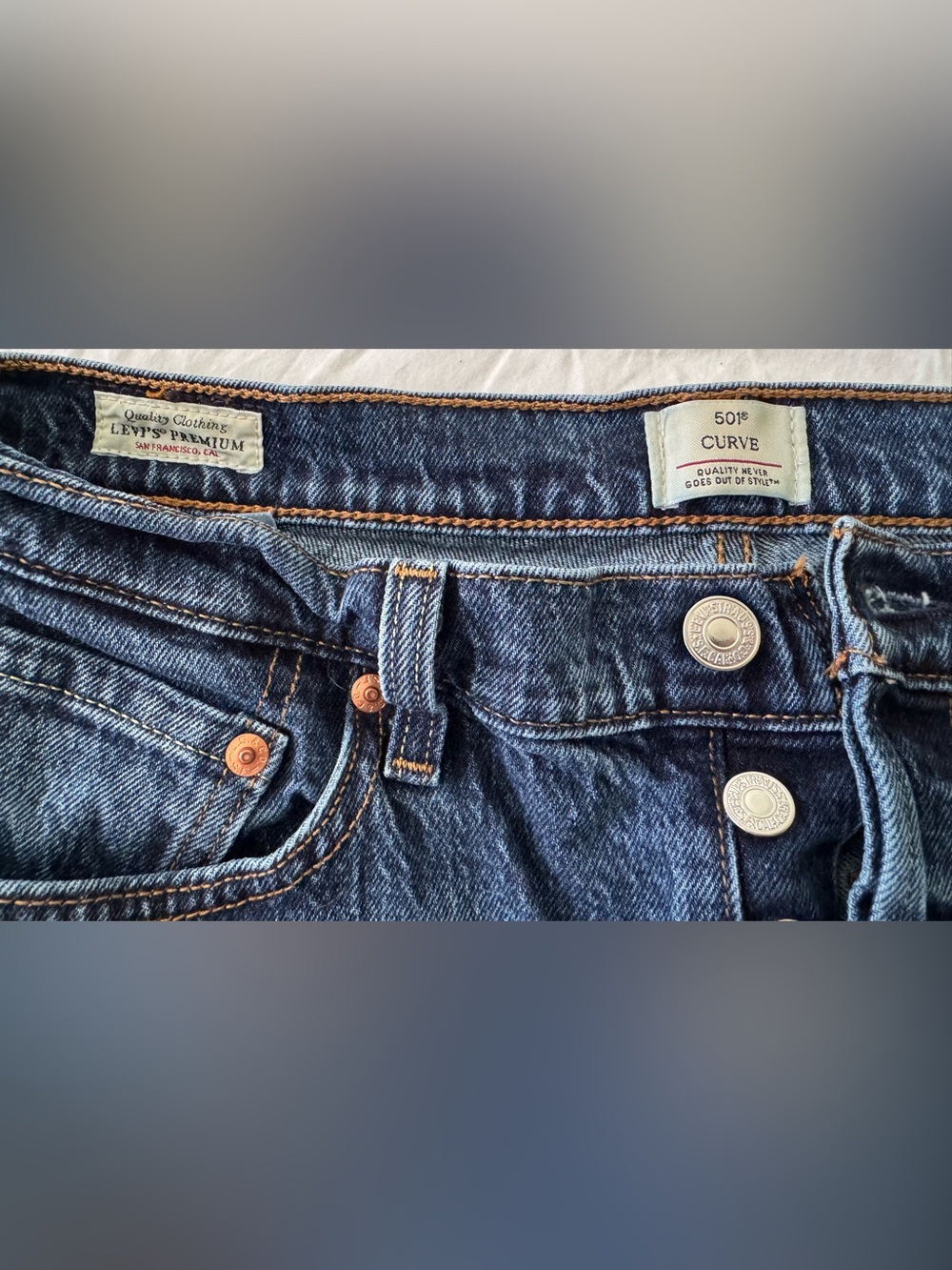 Levi's Women's Straight Leg Jeans in Dark Blue Denim - Picture 2 of 5